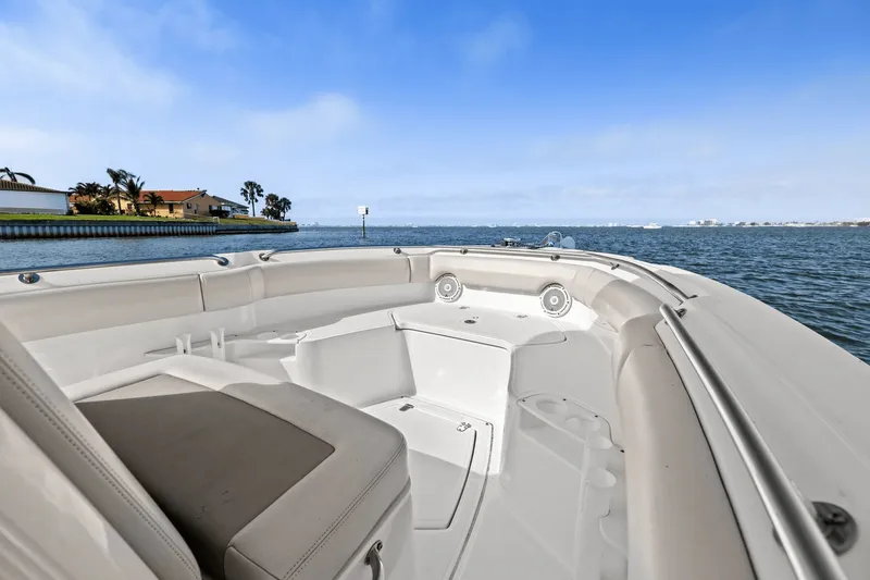 Slide: The Image of Boston Whaler 230 OUTRAGE 2021 - 16