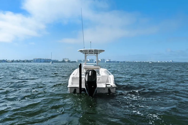 Slide: The Image of Boston Whaler 230 OUTRAGE 2021 - 2