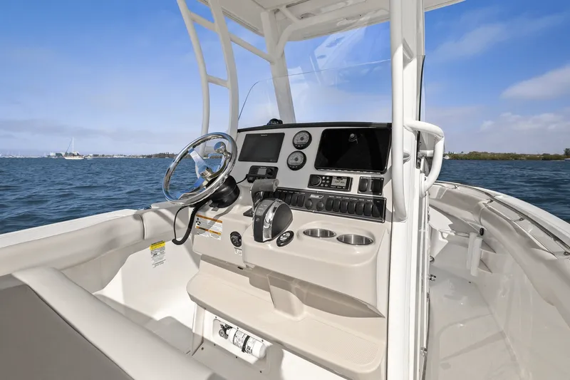 Slide: The Image of Boston Whaler 230 OUTRAGE 2021 - 20