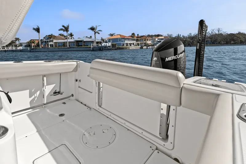 Slide: The Image of Boston Whaler 230 OUTRAGE 2021 - 21