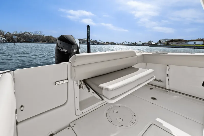 Slide: The Image of Boston Whaler 230 OUTRAGE 2021 - 22
