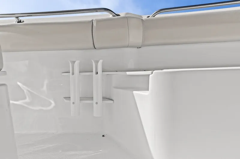 Slide: The Image of Boston Whaler 230 OUTRAGE 2021 - 24