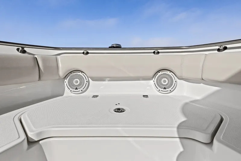 Slide: The Image of Boston Whaler 230 OUTRAGE 2021 - 25