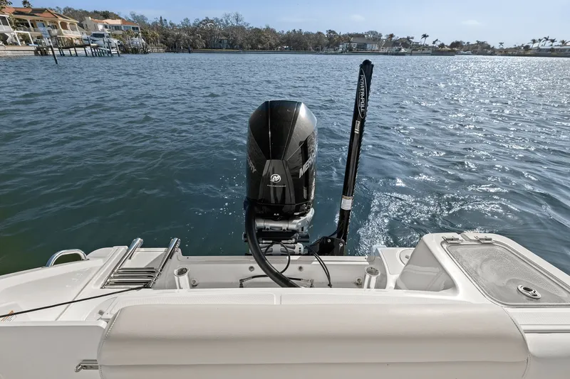 Slide: The Image of Boston Whaler 230 OUTRAGE 2021 - 26