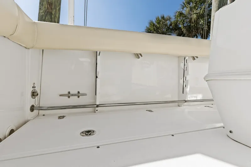 Slide: The Image of Boston Whaler 230 OUTRAGE 2021 - 28