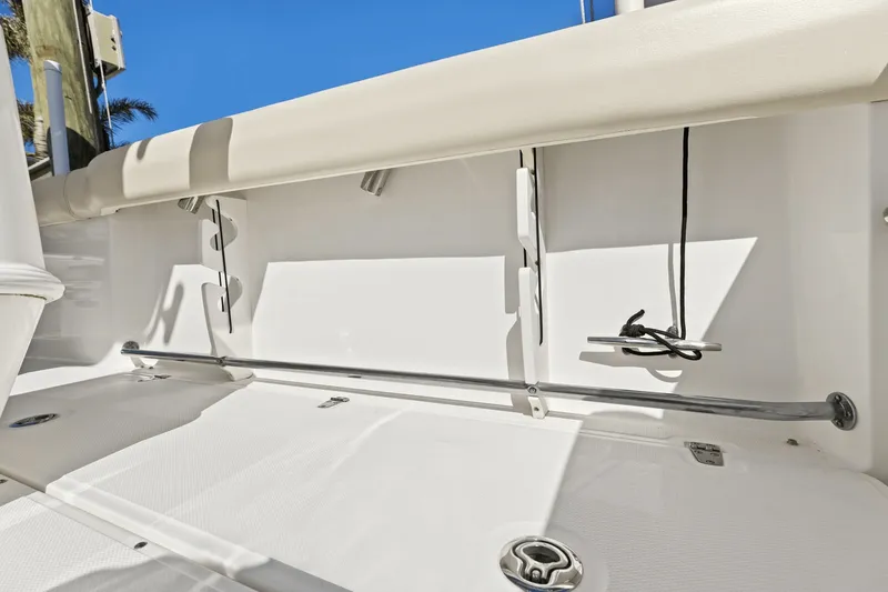 Slide: The Image of Boston Whaler 230 OUTRAGE 2021 - 29