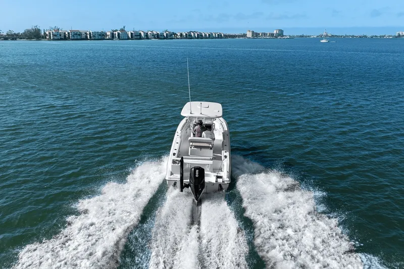 Slide: The Image of Boston Whaler 230 OUTRAGE 2021 - 3