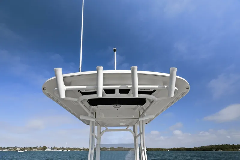 Slide: The Image of Boston Whaler 230 OUTRAGE 2021 - 30