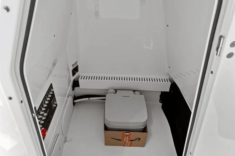 Slide: The Image of Boston Whaler 230 OUTRAGE 2021 - 32