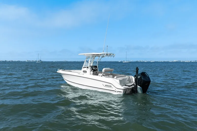 Slide: The Image of Boston Whaler 230 OUTRAGE 2021 - 7