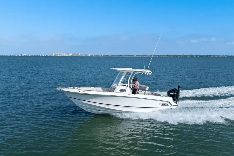 Slide: The Image of Boston Whaler 230 OUTRAGE 2021 - 9
