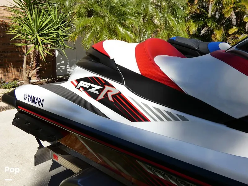 Slide: The Image of Yamaha FZR & FZS 2016 - 12035143