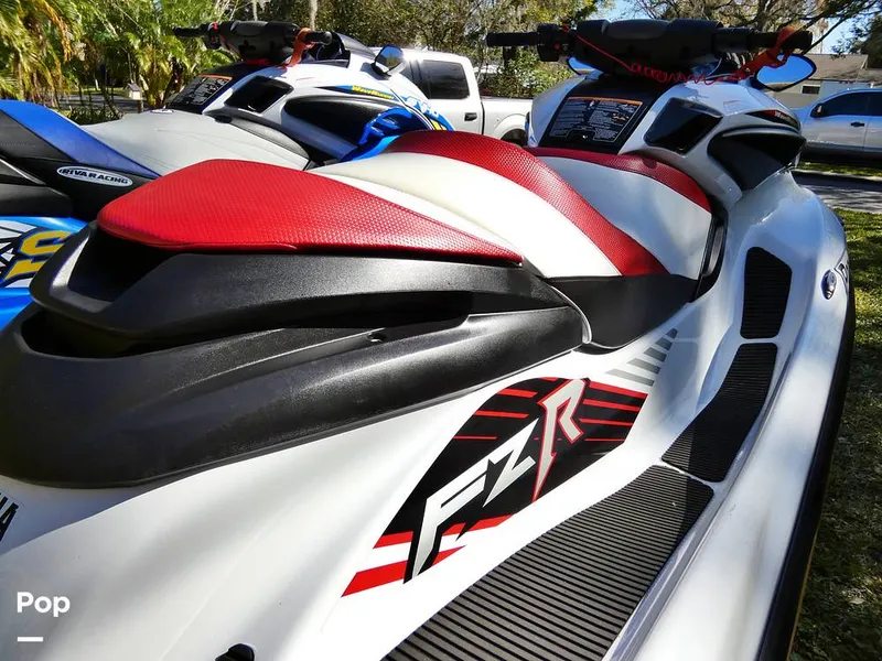 Slide: The Image of Yamaha FZR & FZS 2016 - 12035144