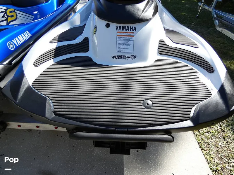 Slide: The Image of Yamaha FZR & FZS 2016 - 12035145