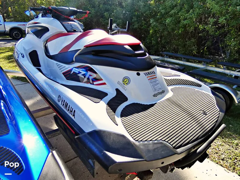 Slide: The Image of Yamaha FZR & FZS 2016 - 12035146