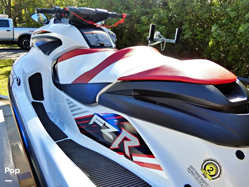 Slide: The Image of Yamaha FZR & FZS 2016 - 12035147