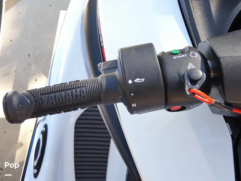 Slide: The Image of Yamaha FZR & FZS 2016 - 12035157