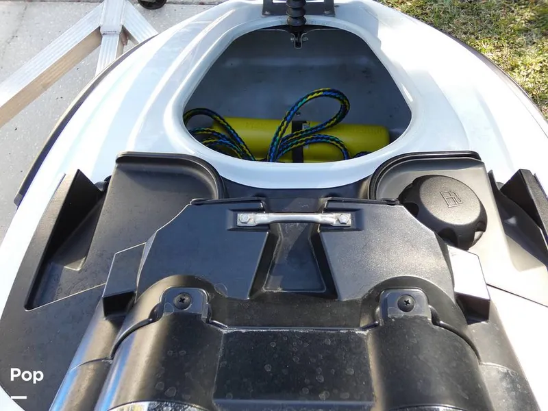 Slide: The Image of Yamaha FZR & FZS 2016 - 12035165