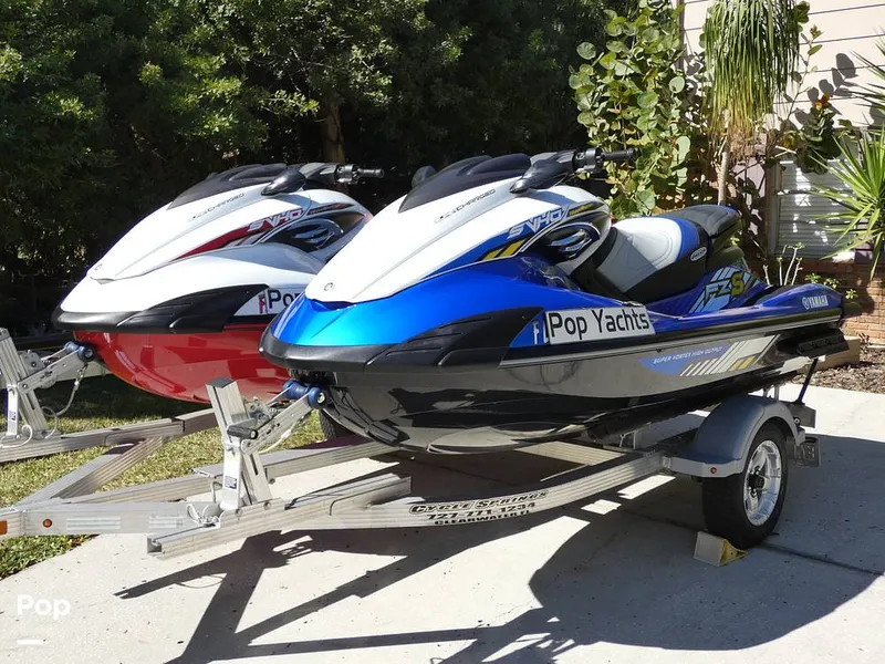 Slide: The Image of Yamaha FZR & FZS 2016 - 12035059