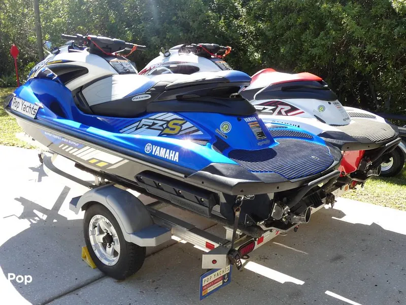 Slide: The Image of Yamaha FZR & FZS 2016 - 12035061