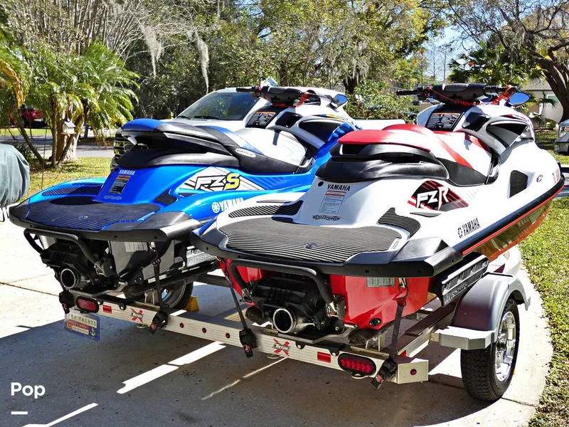 Slide: The Image of Yamaha FZR & FZS 2016 - 12035063