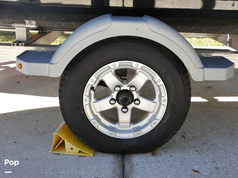 Slide: The Image of Yamaha FZR & FZS 2016 - 12035076