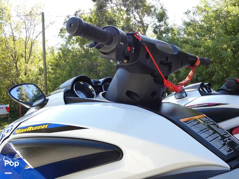 Slide: The Image of Yamaha FZR & FZS 2016 - 12035174