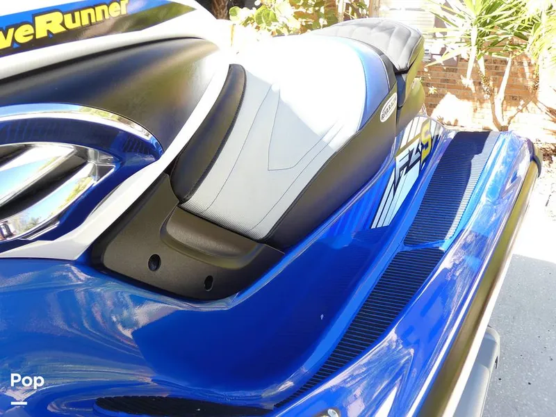 Slide: The Image of Yamaha FZR & FZS 2016 - 12035100