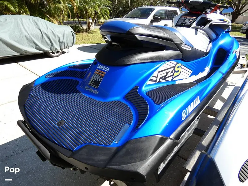 Slide: The Image of Yamaha FZR & FZS 2016 - 12035103