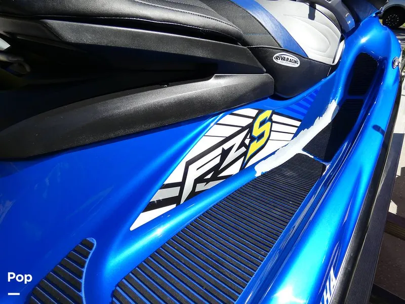 Slide: The Image of Yamaha FZR & FZS 2016 - 12035104