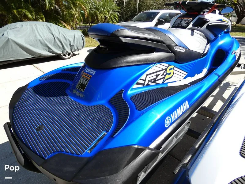 Slide: The Image of Yamaha FZR & FZS 2016 - 12035105