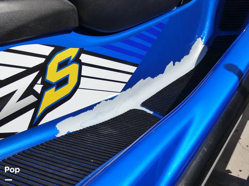 Slide: The Image of Yamaha FZR & FZS 2016 - 12035106