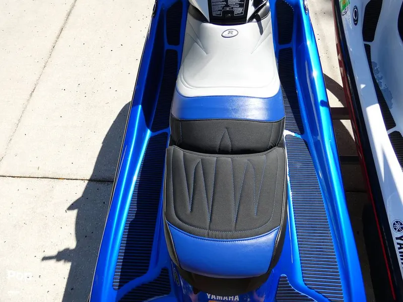 Slide: The Image of Yamaha FZR & FZS 2016 - 12035109