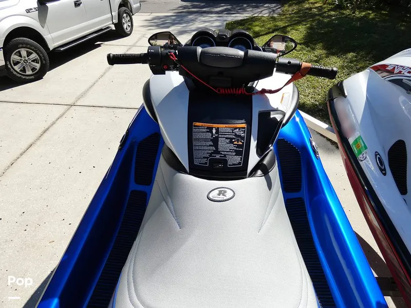 Slide: The Image of Yamaha FZR & FZS 2016 - 12035110