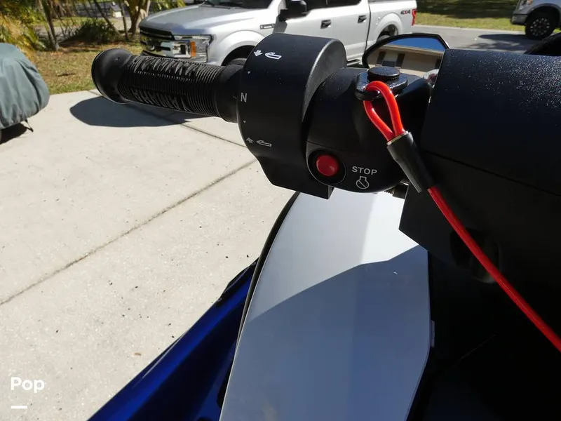 Slide: The Image of Yamaha FZR & FZS 2016 - 12035111