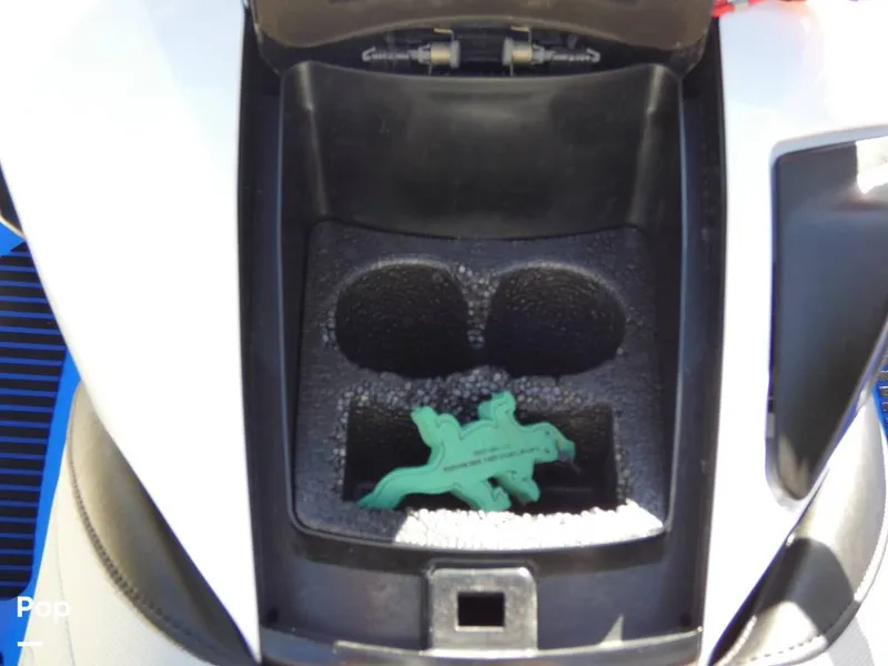 Slide: The Image of Yamaha FZR & FZS 2016 - 12035114