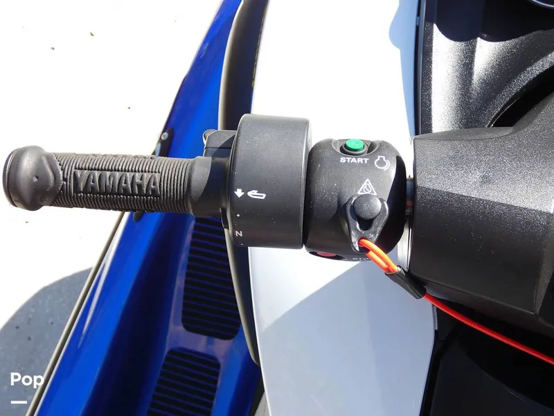 Slide: The Image of Yamaha FZR & FZS 2016 - 12035117