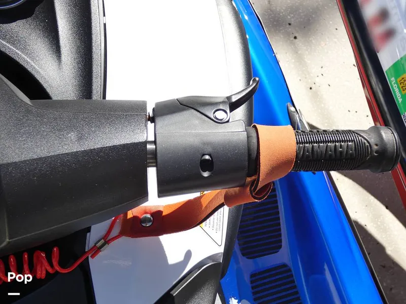 Slide: The Image of Yamaha FZR & FZS 2016 - 12035118