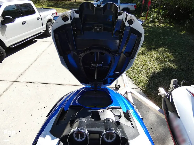 Slide: The Image of Yamaha FZR & FZS 2016 - 12035121