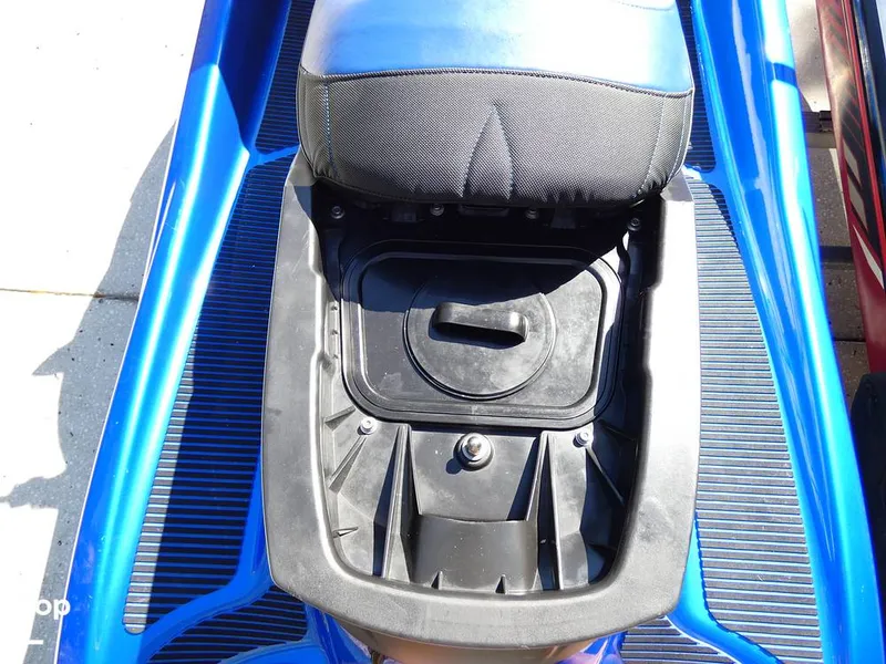 Slide: The Image of Yamaha FZR & FZS 2016 - 12035126