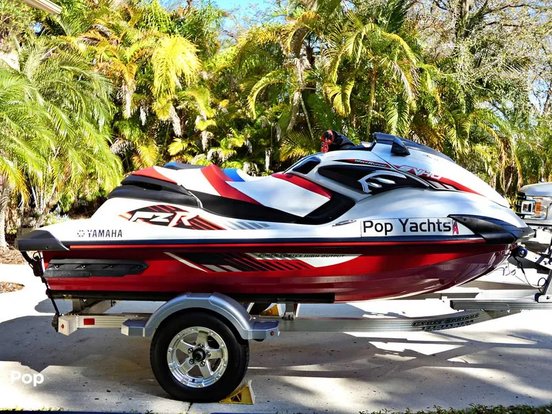 Slide: The Image of Yamaha FZR & FZS 2016 - 12035137