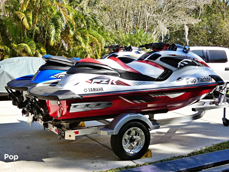 Slide: The Image of Yamaha FZR & FZS 2016 - 12035138