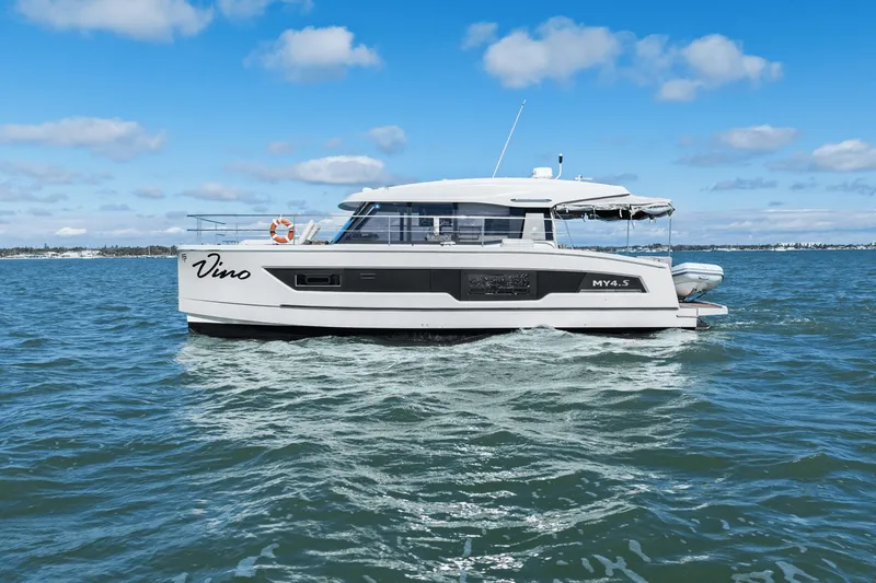 Slide: The Image of Fountaine Pajot MY 4.S 2022 - 1