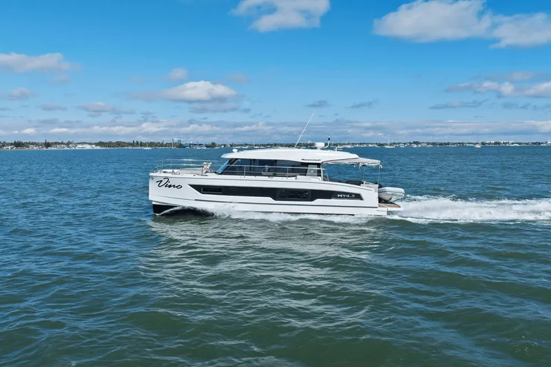 Slide: The Image of Fountaine Pajot MY 4.S 2022 - 10