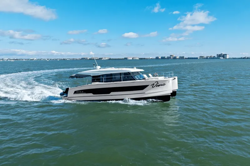 Slide: The Image of Fountaine Pajot MY 4.S 2022 - 12