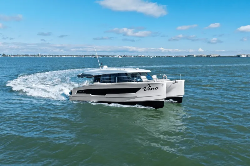 Slide: The Image of Fountaine Pajot MY 4.S 2022 - 13