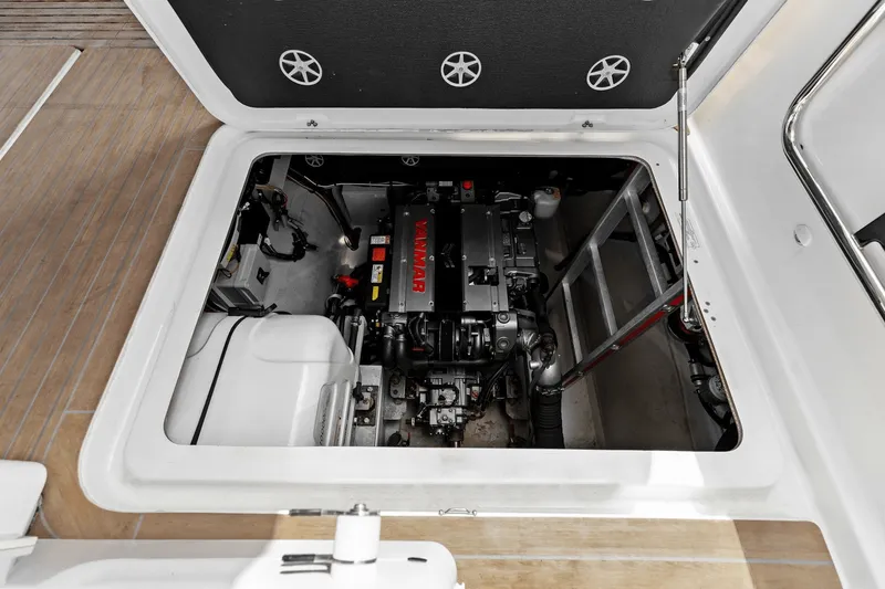 Slide: The Image of Fountaine Pajot MY 4.S 2022 - 14