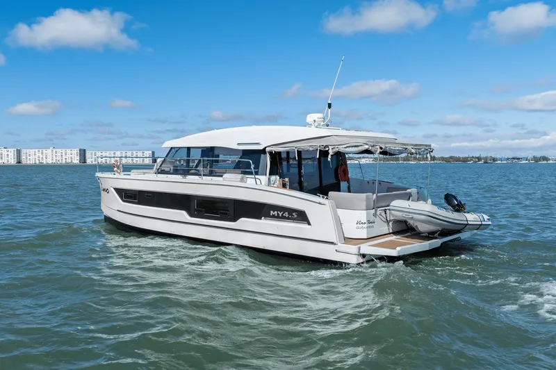 Slide: The Image of Fountaine Pajot MY 4.S 2022 - 2