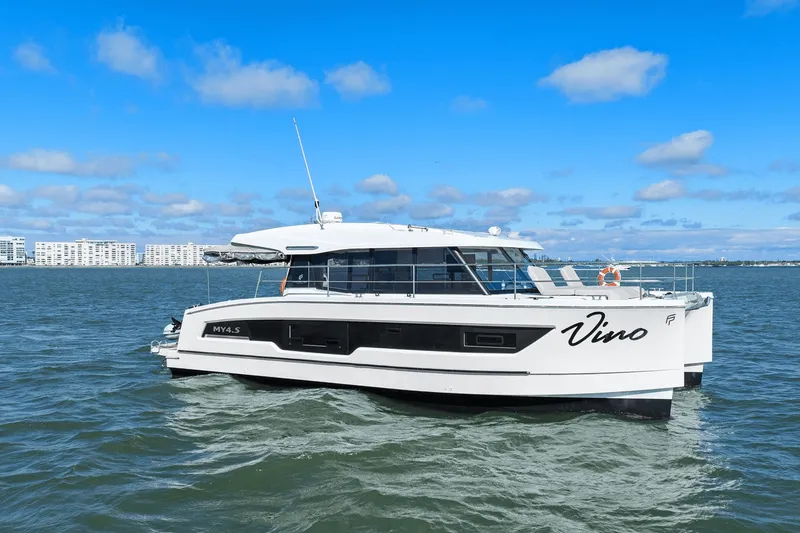 Slide: The Image of Fountaine Pajot MY 4.S 2022 - 7