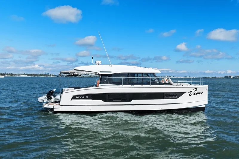 Slide: The Image of Fountaine Pajot MY 4.S 2022 - 8